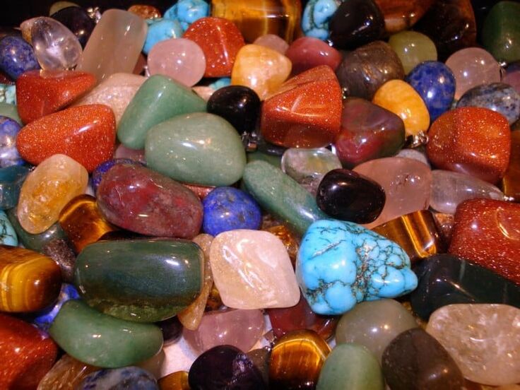 farebné kamene ako talizmany šťastia